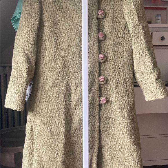 🔻SOLD🔻 Beautiful vintage wool textured pea coloured coat - Picture 9 of 9